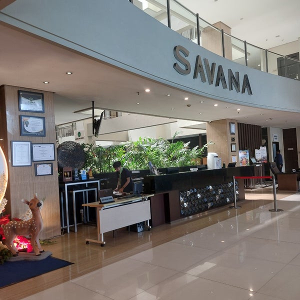 รูปภาพถ่ายที่ Savana Hotel &amp; Convention โดย Siti R. เมื่อ 11/30/2023