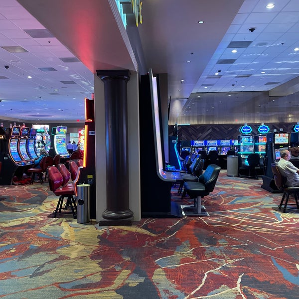 Foto diambil di Valley View Casino &amp; Hotel oleh Gerda B. pada 6/2/2022