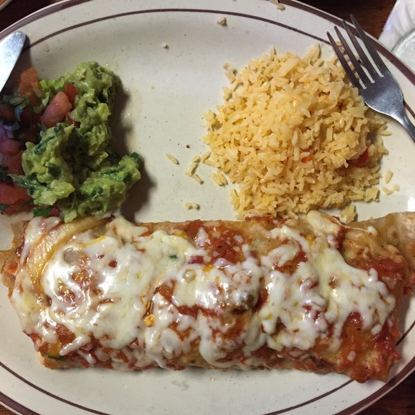 Снимок сделан в Teotihuacan Mexican Cafe пользователем Chris C. 12/28/2015