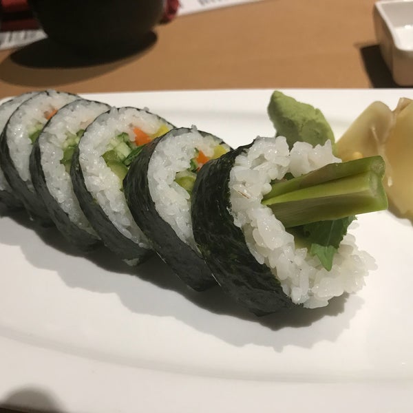 Foto diambil di Mizu Sushi Bar &amp; Grill oleh Debora C. pada 8/21/2018