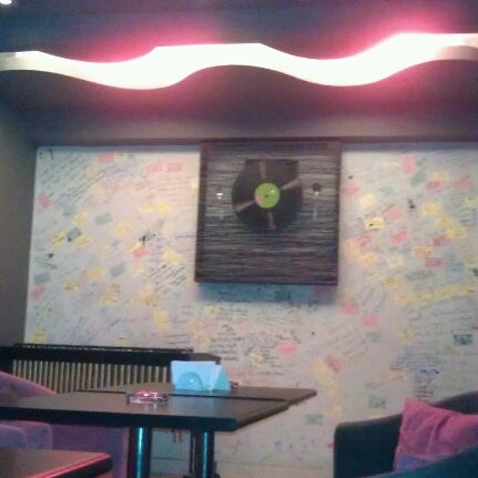 Foto scattata a Mood Swing Restaurant and Lounge da Nashwa A. il 11/22/2012