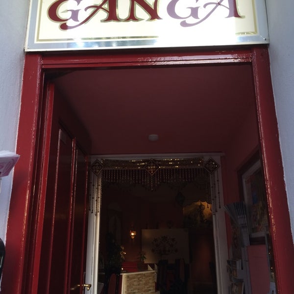 Foto tomada en Ganga Restaurant  por A A. el 6/21/2014