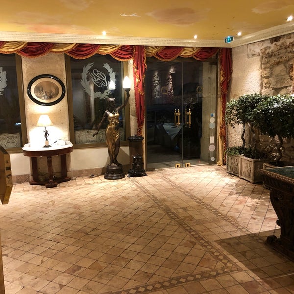 Foto diambil di Hôtel Kléber oleh Bruce S. pada 2/1/2019