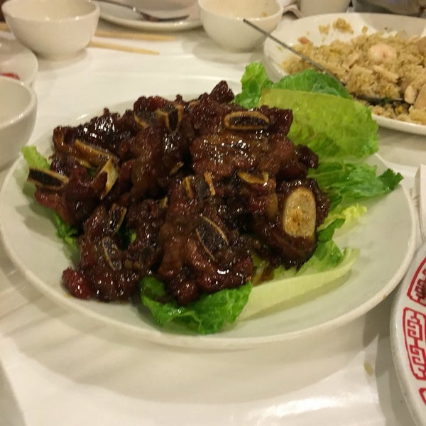 Снимок сделан в Confucius Seafood Restaurant пользователем Dat L. 5/8/2016