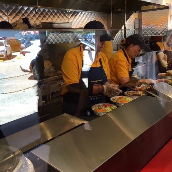 Photo taken at The Halal Guys by Dat L. on 3/25/2016