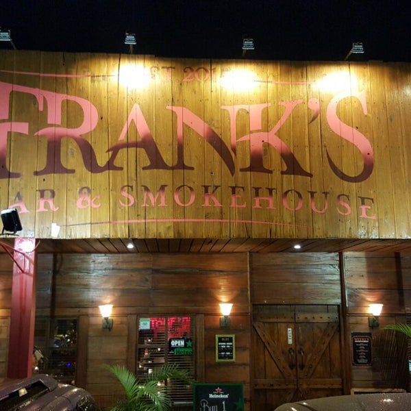 FRANK'S Bar & Smokehouse Bar