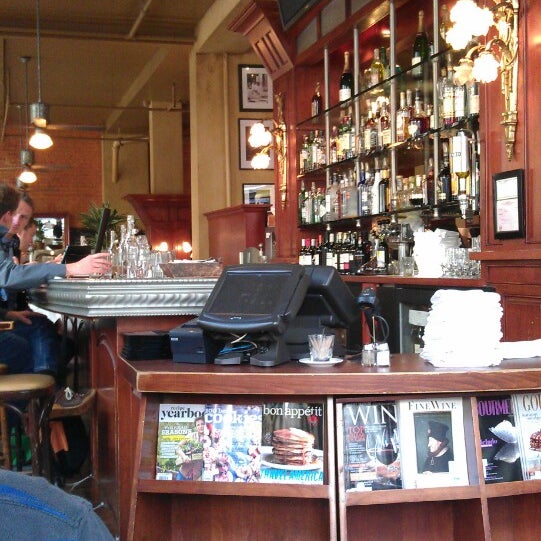 5/17/2013에 Mafesto님이 Café de la Presse에서 찍은 사진