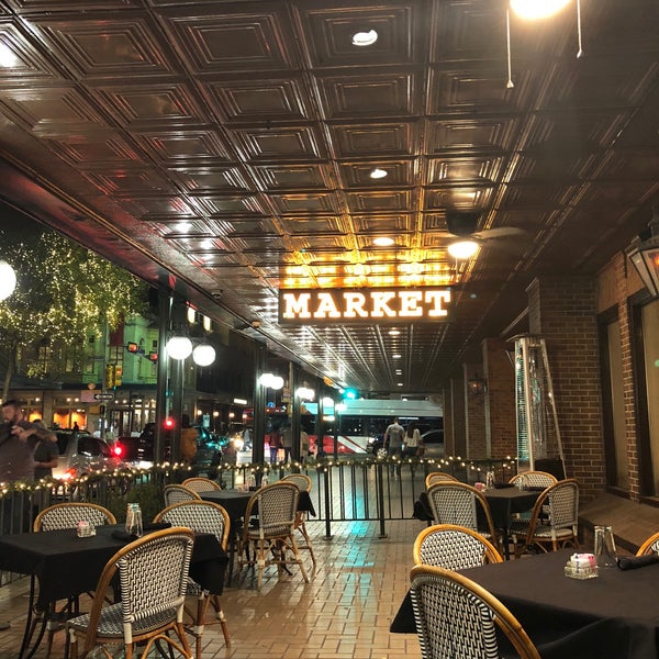 Foto diambil di Market on Houston oleh Saul E. pada 12/3/2017