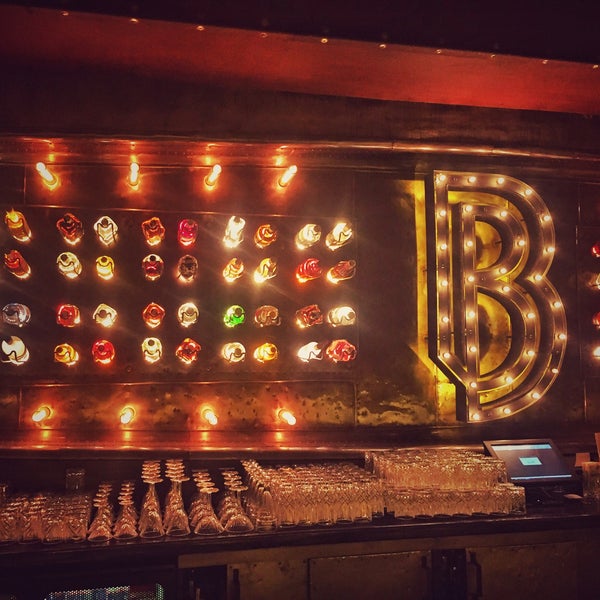 блонди бар. блонди бар. блонди бар. блонди в баре. лучший спорт бар америки.