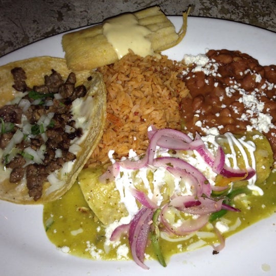 Foto scattata a Taco Rosa Mexico City Cuisine - Irvine da Carmen il 10/1/2012