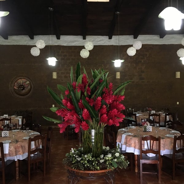 Das Foto wurde bei Restaurante Jardines De San Cristobal von Luis P. am 11/5/2018 aufgenommen