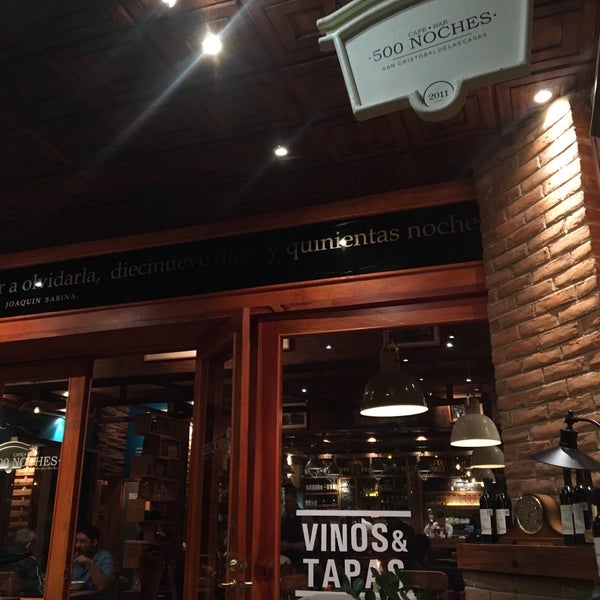 Foto diambil di Café Bar 500 Noches San Cristóbal oleh Luis P. pada 11/5/2018