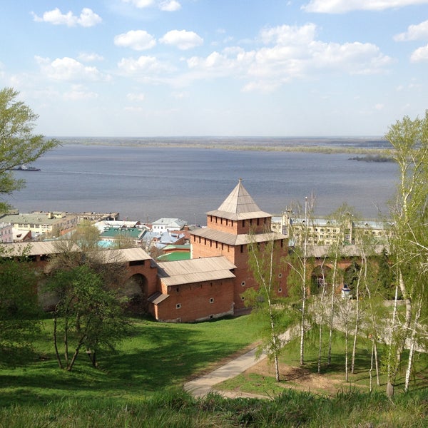 รูปภาพถ่ายที่ Nizhny Novgorod Kremlin โดย Alan K. เมื่อ 5/10/2013