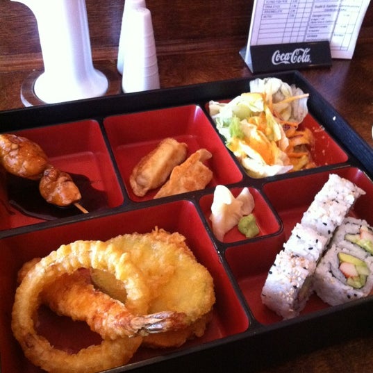 Photo prise au Kochi Sushi &amp; Hibachi par Nyjla G. le11/5/2012