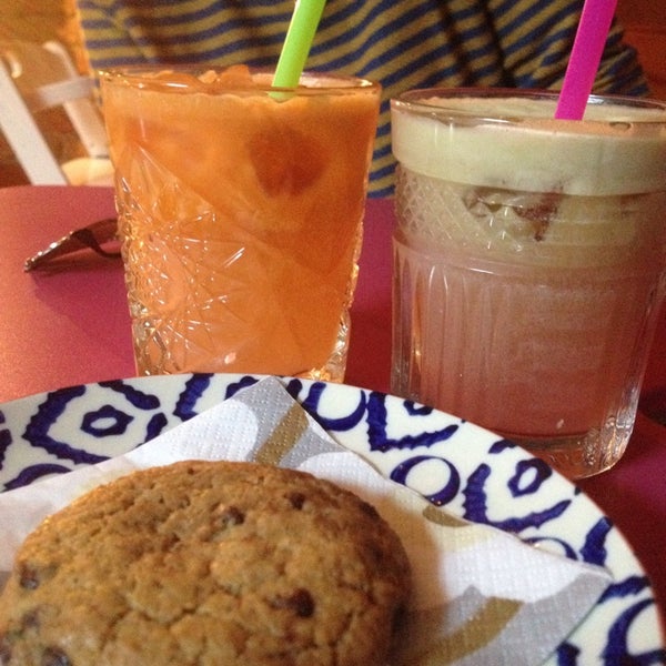 9/14/2014 tarihinde Mirella B.ziyaretçi tarafından Cafe Kokko'de çekilen fotoğraf