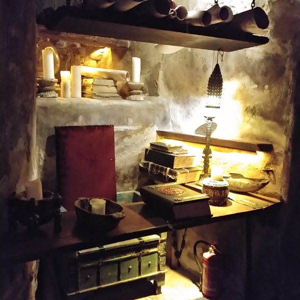 Foto diambil di Rozengrāls | Authentic Medieval Restaurant oleh Hauser pada 8/10/2019