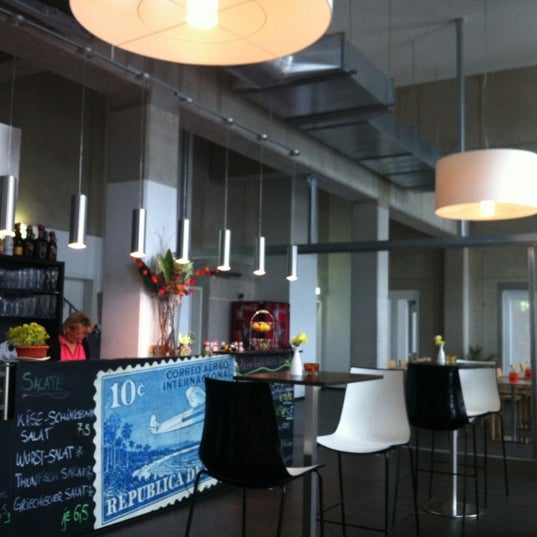 Foto tirada no(a) AERO | Cafeteria &amp; Crêperie por Andreas W. em 9/23/2012