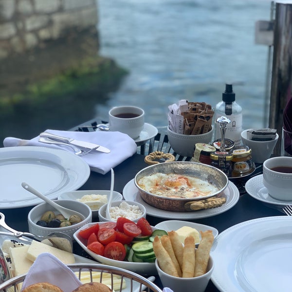 Foto tomada en Bosphorus Palace Hotel  por Ayşen A. el 7/17/2021