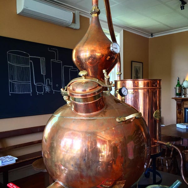 Foto scattata a Loch Brewery &amp; Distillery da Chris R. il 10/17/2015