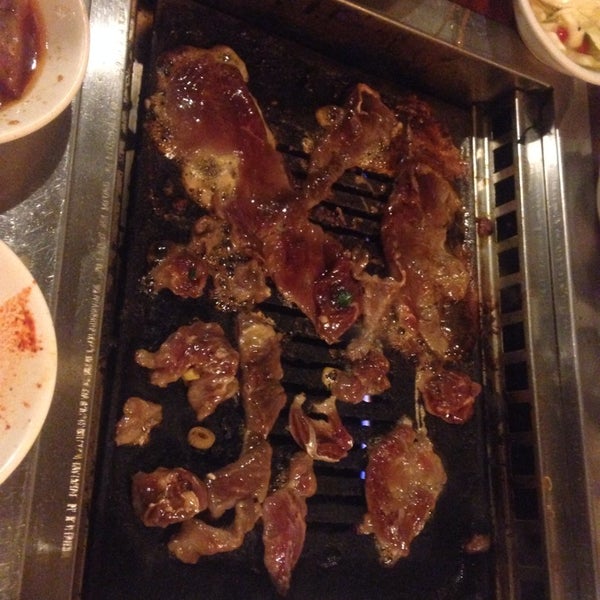 Снимок сделан в Seoul Garden Restaurant пользователем Linda T. 2/2/2014