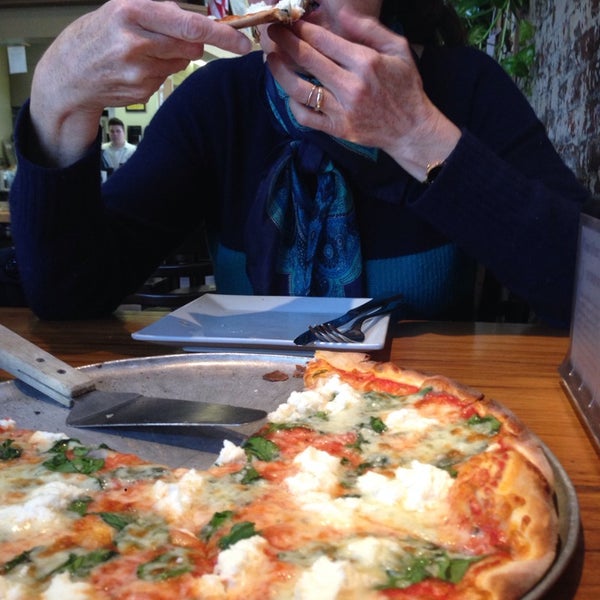 3/15/2014にEdison M.がBagby Pizza Co.で撮った写真