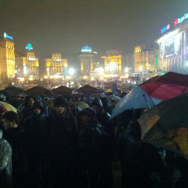 11/22/2013 tarihinde Svitlana D.ziyaretçi tarafından Євромайдан'de çekilen fotoğraf