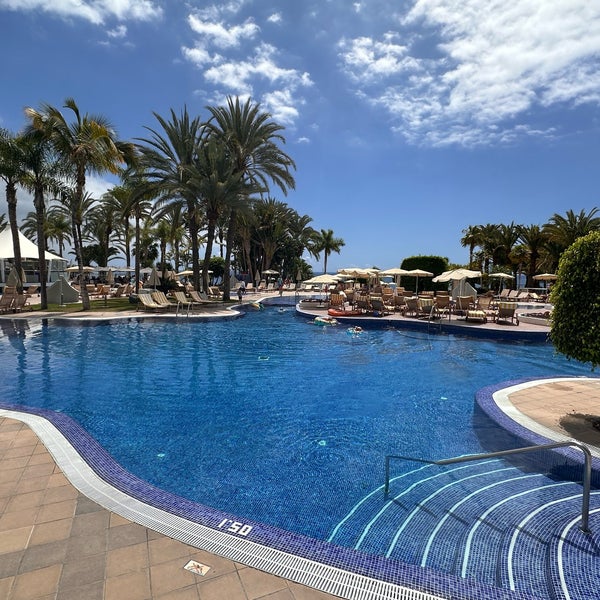 Photo taken at Radisson Blu Resort, Gran Canaria by Xavier B. on 4/2/2024