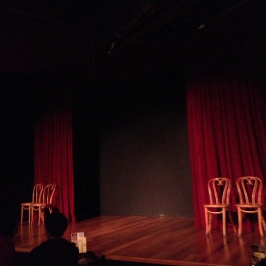 รูปภาพถ่ายที่ Curious Comedy Theater โดย Laura H. เมื่อ 2/24/2013