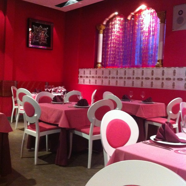 รูปภาพถ่ายที่ Swagat Indian Restaurant โดย Raquel เมื่อ 5/29/2013