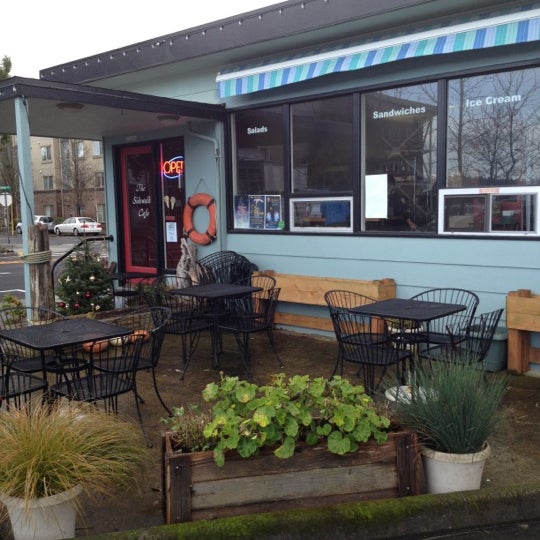 12/17/2012 tarihinde Julia R.ziyaretçi tarafından Sidewalk Cafe'de çekilen fotoğraf