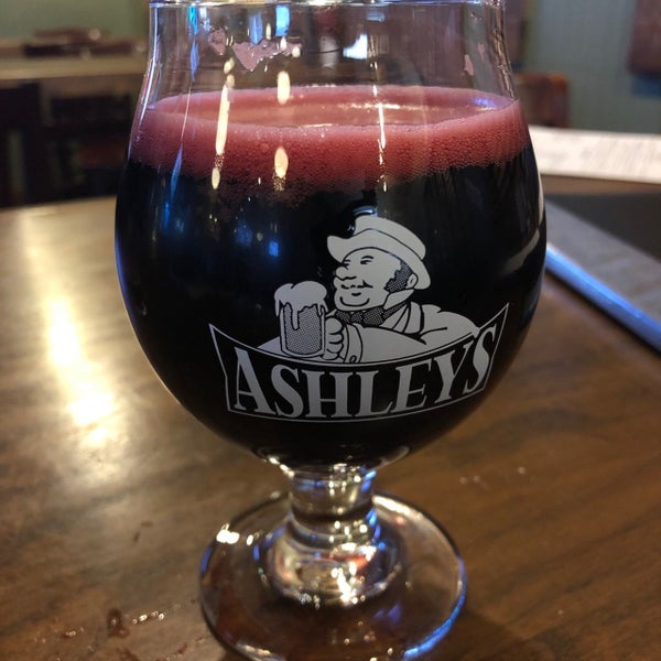 Photo taken at Ashley&#39;s Beer &amp; Grill of Westland by RB O. on 12/28/2018