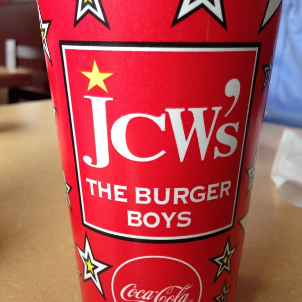Photo prise au JCW&#39;s The Burger Boys par Christie C. le4/19/2013