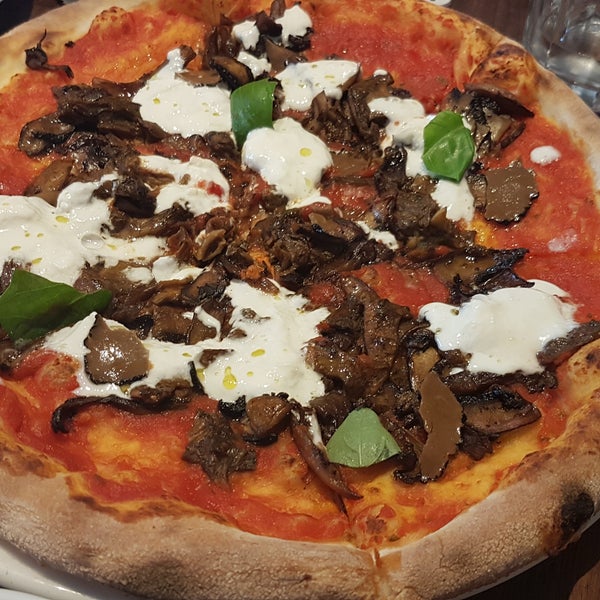 7/7/2017 tarihinde Joelle N.ziyaretçi tarafından Pizzeria Moretti'de çekilen fotoğraf