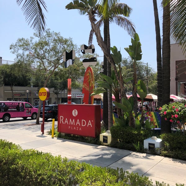 Снимок сделан в Ramada Plaza West Hollywood Hotel and Suites пользователем Matthew 8/17/2018