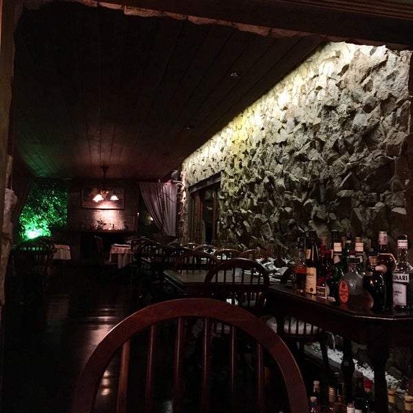 รูปภาพถ่ายที่ Ludwig Restaurant โดย Érica M. เมื่อ 12/16/2017