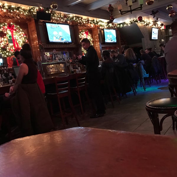Foto diambil di Social Bar, Grill &amp; Lounge oleh Nick C. pada 11/27/2016