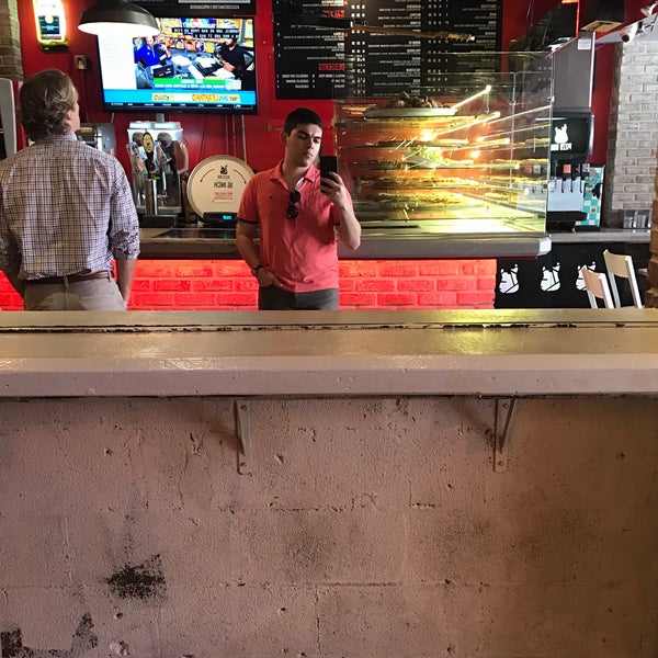 1/13/2017 tarihinde Nick C.ziyaretçi tarafından Pizza Bar South Beach'de çekilen fotoğraf