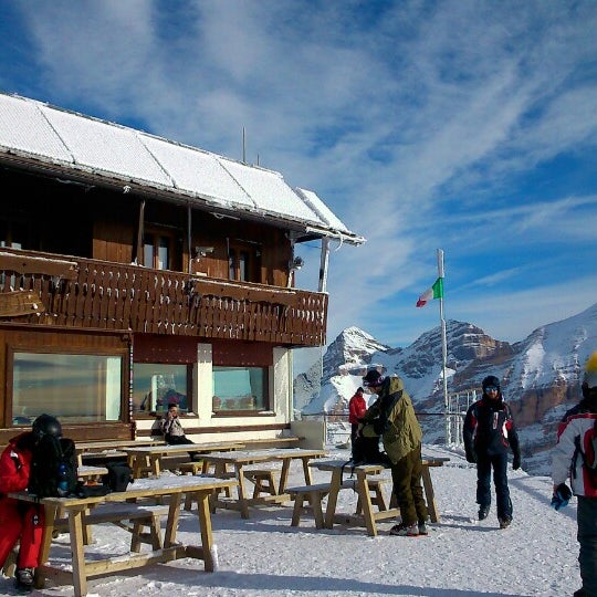 Горная база Рифуджо Лагацуой Rifugio Lagazuoi
