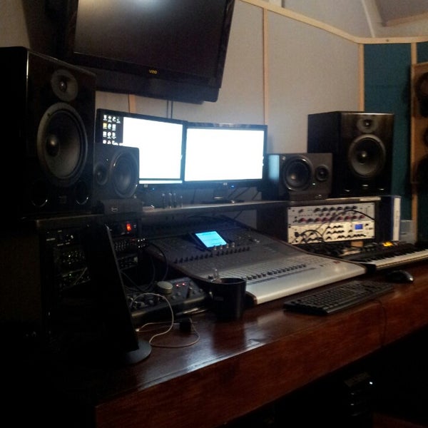 Foto tirada no(a) Critical Recording Studio por Critical R. em 3/7/2013