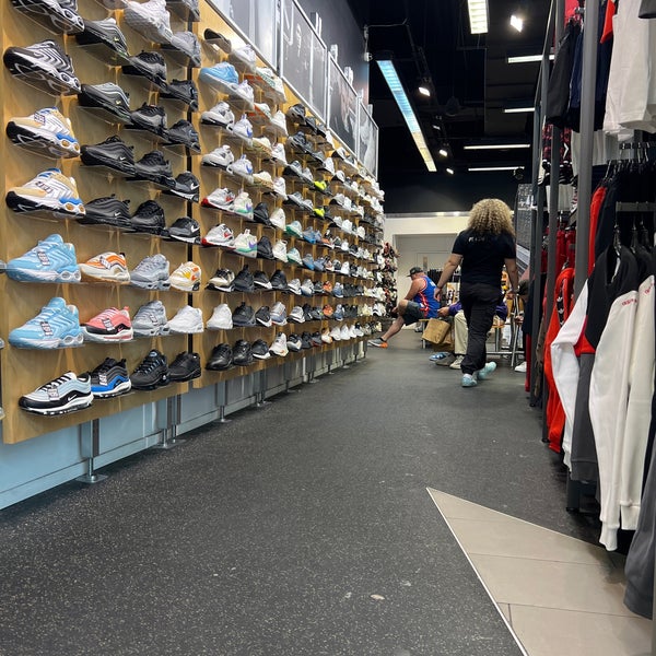 Finish Line Shoe Store in Roseville