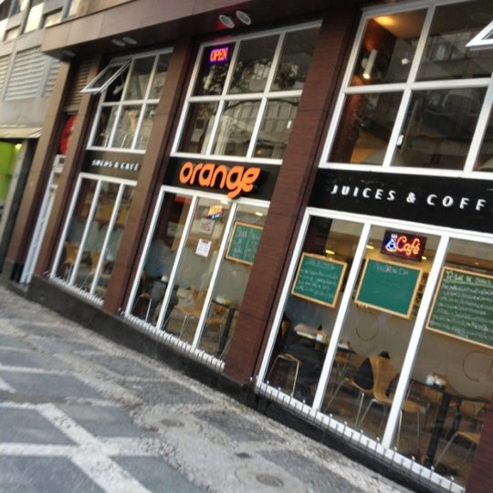 Photo taken at Orange Sucos &amp; Café by Anderson K. on 7/12/2013