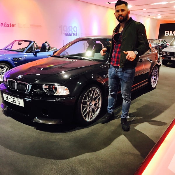 Das Foto wurde bei BMW-Hochhaus (Vierzylinder) von 🇹🇷🤘🏾 ŞeMo 🤘🏾🇹🇷 am 3/17/2017 aufgenommen