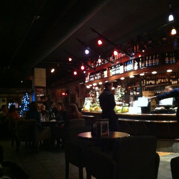 12/24/2012 tarihinde Mijay P.ziyaretçi tarafından Symposium Cafe Restaurant Waterloo'de çekilen fotoğraf
