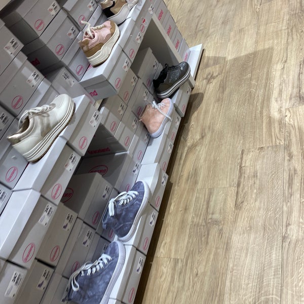 vanHaren Shoe Store