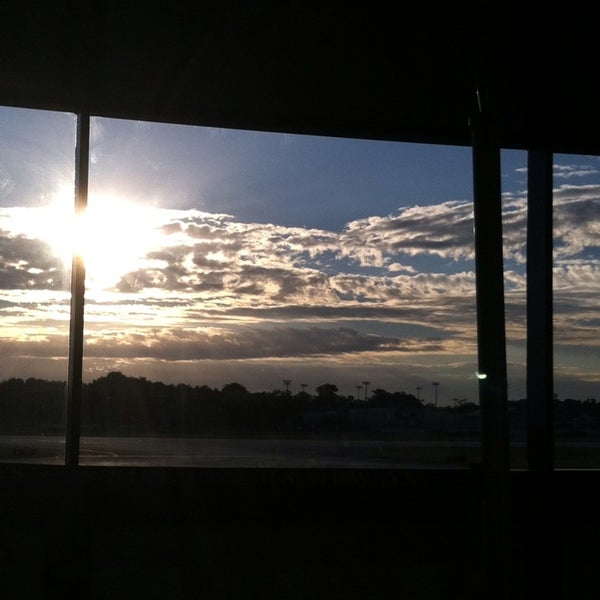 11/2/2013 tarihinde Victor C.ziyaretçi tarafından Louis Armstrong New Orleans Uluslararası Havalimanı (MSY)'de çekilen fotoğraf
