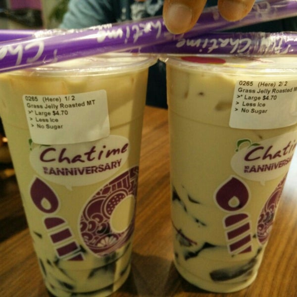 Photo taken at Chatime Willowdale by Gor W. on 9/1/2015