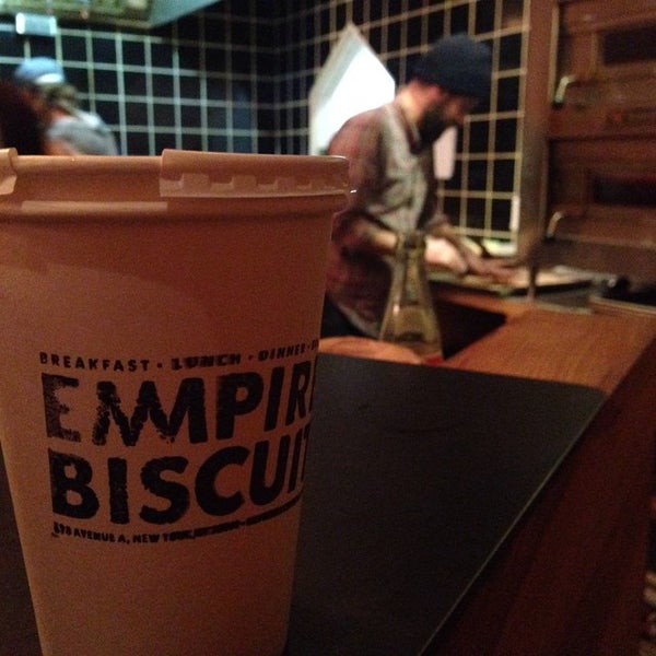 12/13/2014 tarihinde Shafferziyaretçi tarafından Empire Biscuit'de çekilen fotoğraf