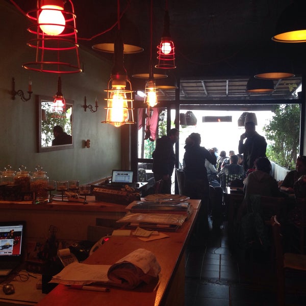 Foto tirada no(a) Cafe Yakut por Ali B. em 12/14/2014