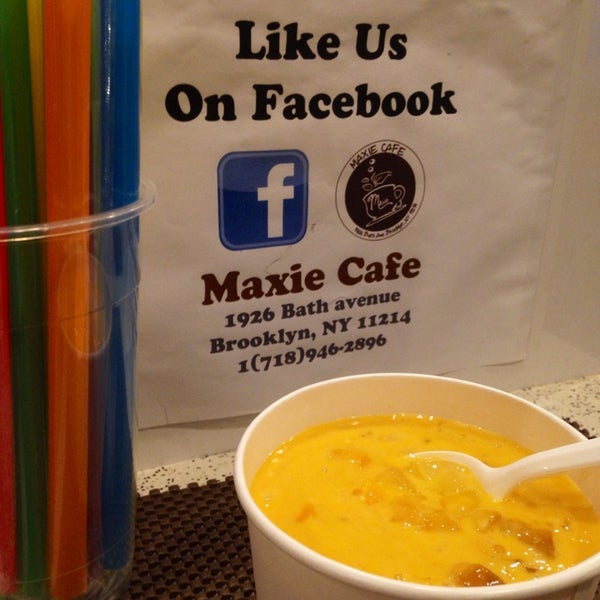 Photo prise au Maxie Cafe par Diana le5/16/2014