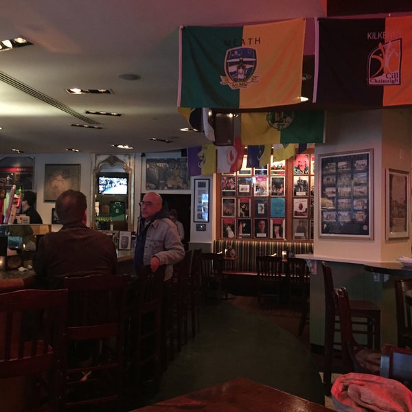 Foto diambil di James Hoban&#39;s Irish Restaurant &amp; Bar oleh zeynep n. pada 3/21/2015